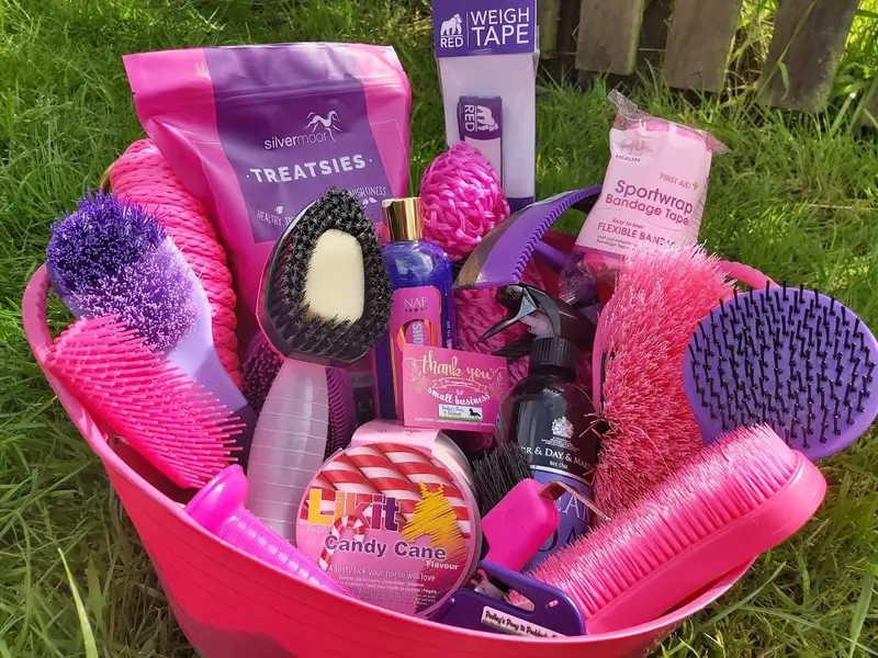 Equine Care Premium Gift Set – Edition 3 1