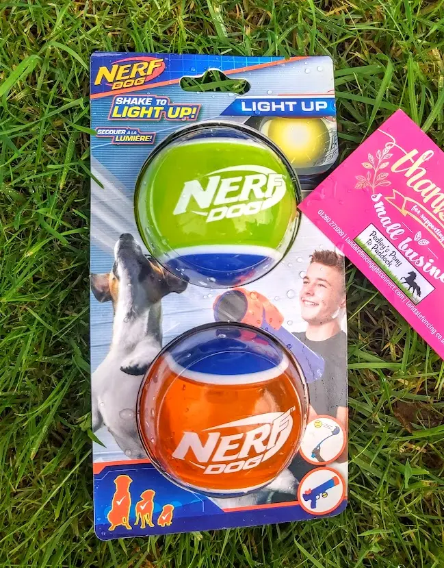 Nerf Dog Glow-In-The-Dark Light-Up Tennis Ball Pack (2-Pack) 1